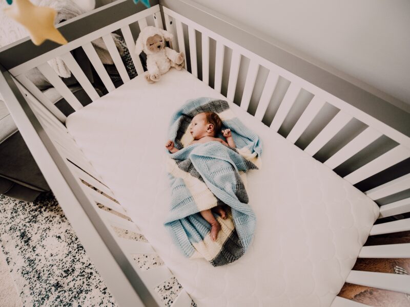 Biały szum dla niemowląt, czyli jak pomóc dziecku zasnąć?